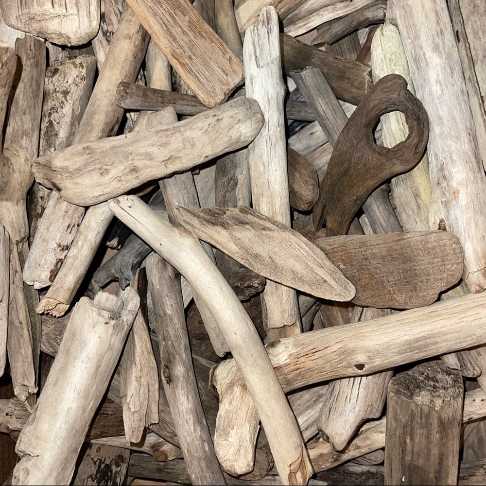 100 Count Box 3” - 6” Oregon Driftwood Sticks